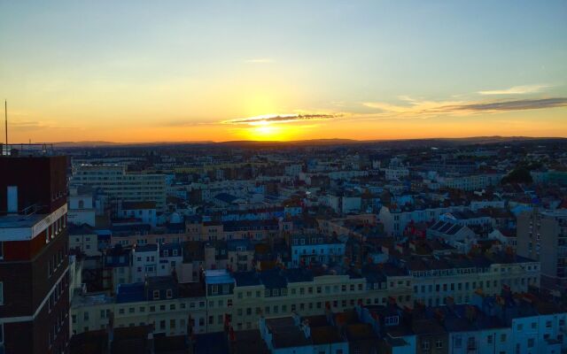 Isabella Penthouse 15th Floor, Seafront