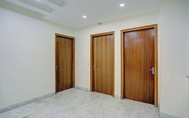 OYO Townhouse 79643 Oyo Townhouse Hotel Merriment Near ISKCON Temple Noida