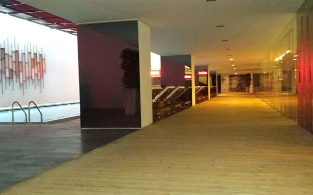 A Suites Airport