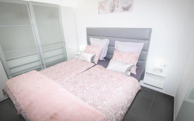 Fantastic apartment with sea views