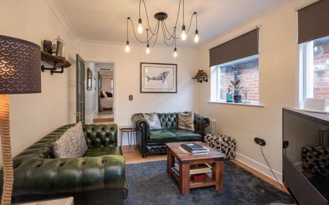 The Nautilus Cowes IOW Sleeps 4 & Private Garden