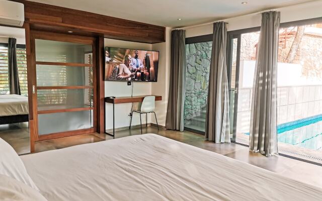Modern 7 Bedrooms Villa on Private Beach Access