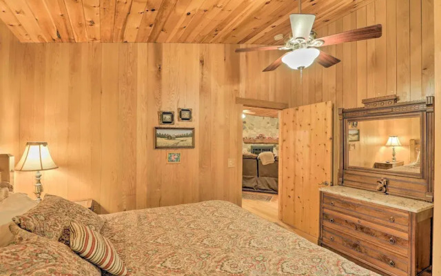 Fletcher Cabin: Wraparound Deck & Pond Access