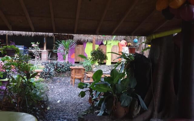 Topi Inn