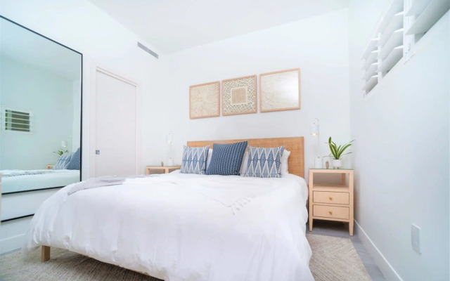 Modern 1BR Apt w Rooftop Pool Onsite Amenities