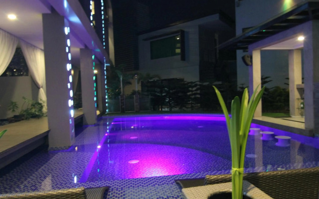 Eloisa Royal Suites