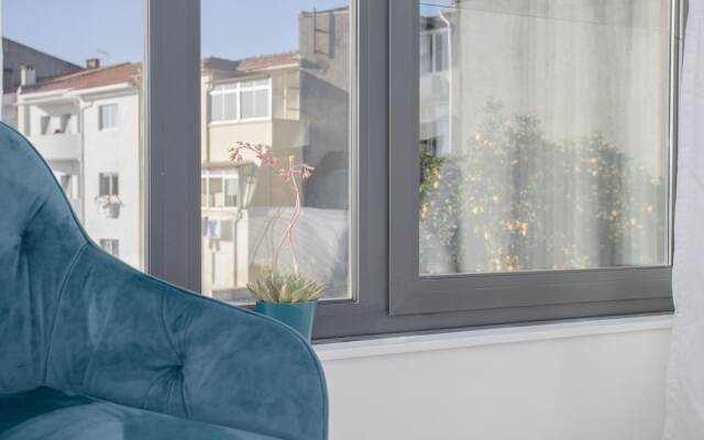 Liiiving | Bright Light Studio