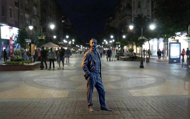 Top Center Apartment 4