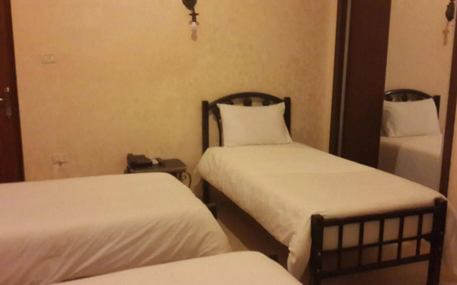 Caravan Hotel