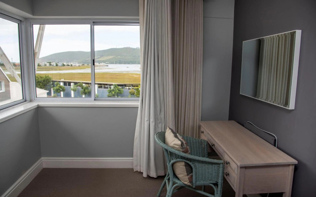 Waterfront New Listng - 8 South Quay -