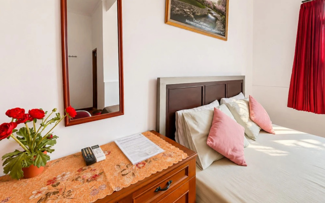 Cozy Homestay Syariah Mitra RedDoorz Bandung – Guest Rooms – Bandung