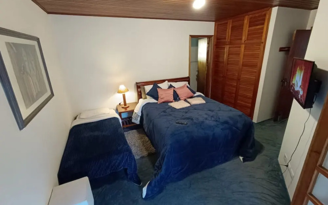 Chalé Belga - 1,2 km do Centro Turístico Capivari