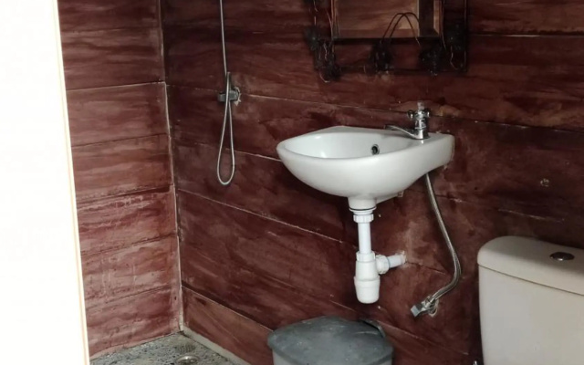 Snow Princess Mountain Glamping Resort at Clubbali, Lembang – Bathroom – Lembang