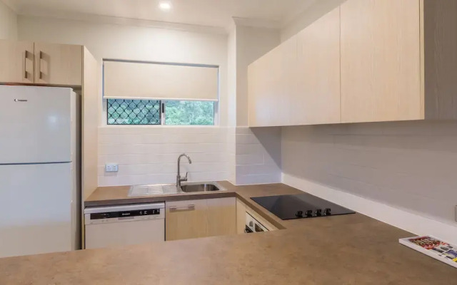 Coral Coast Apartments Palm Cove AVC