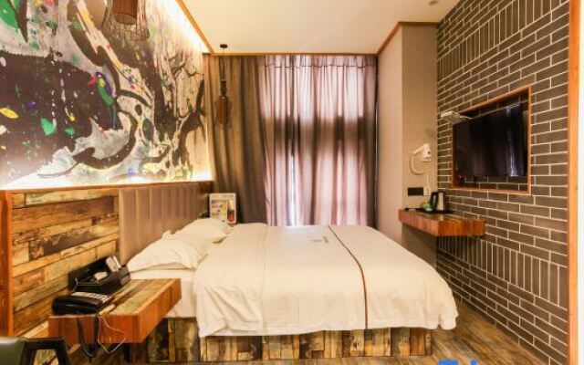 Quanwan Impression Theme Hotel