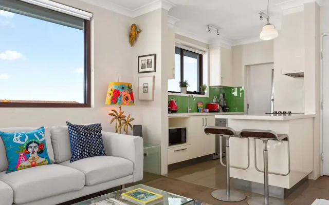 Pristine 2-bed With Expansive Beach Views