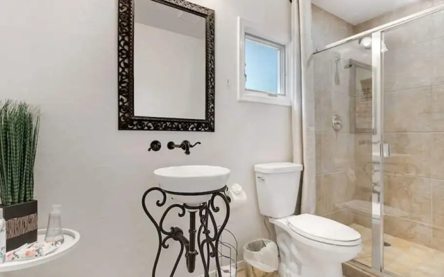 Stunning Vacation Dream Home W/backyard Paradise!