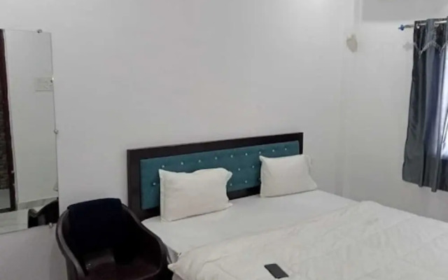 Goroomgo Four Season Guest House Varanasi