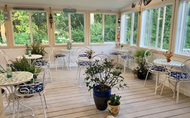 Eagle Wing Inn - Cape Cod