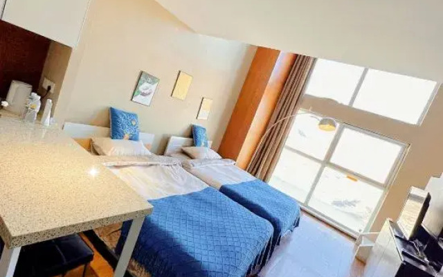 XueZhongYu Loft International Apartment