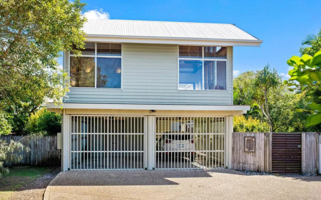 Serenity - Mudjimba - Pet Friendly Holiday Home