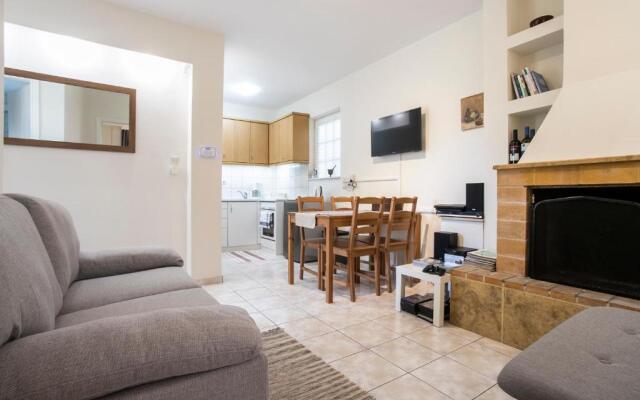 Anavyssos 1 bedrm 4 prs flat 5min walk from Beach
