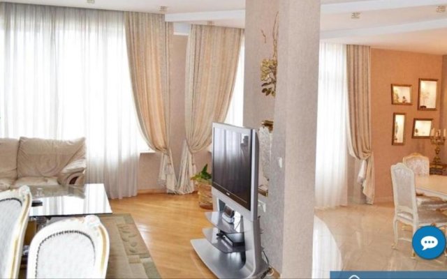 Luxury 3 Br Apartment In The City Center