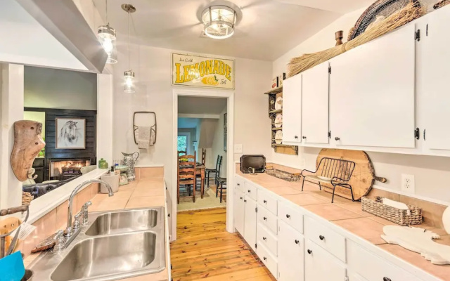 Upscale Rustic Duplex on Stream, Near Blowing Rock