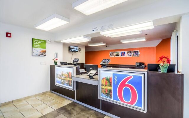 Motel 6 Chicago - Elk Grove