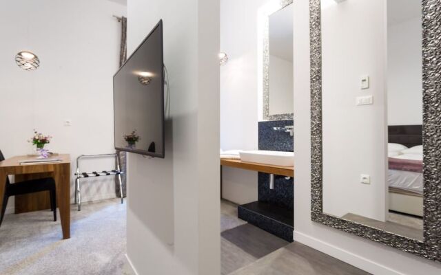 Starlight Luxury Suites