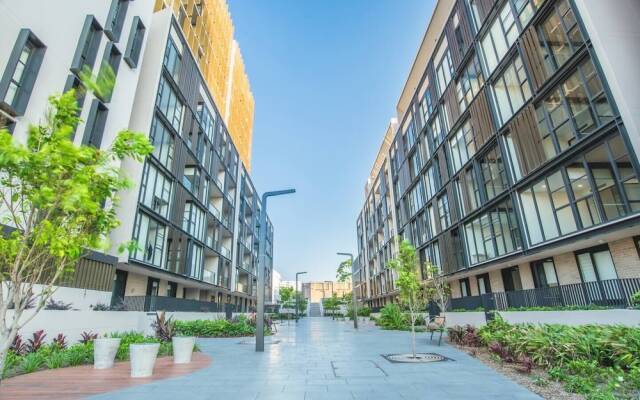 Bright & Modern! 2bed 2bath APT With Parking