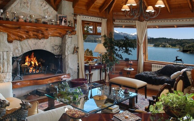 Magnificent Home with Lake Vistas H14
