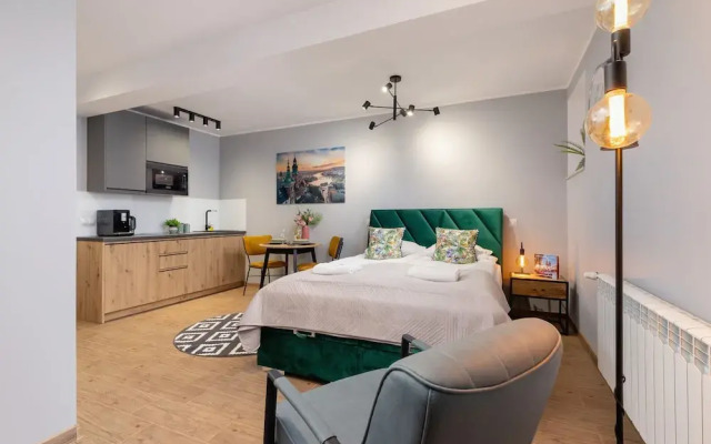 Kielecka Studio With AC by Renters