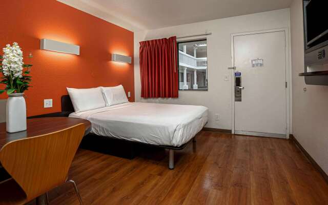Motel 6 Carlsbad, CA Beach
