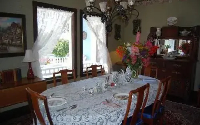 Sundara West Bed and Breakfast