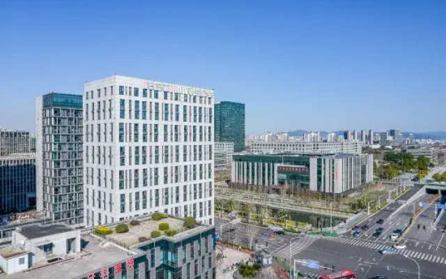 Lereal Inn (Ningbo East New Town Convention and Exhibition Center)