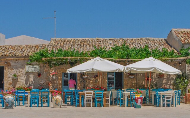 Awesome Apartment in Noto With Wifi, 1 Bedrooms and Jacuzzi