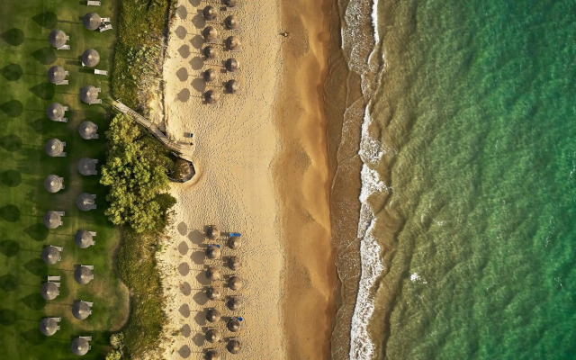 Robinson Kyllini Beach