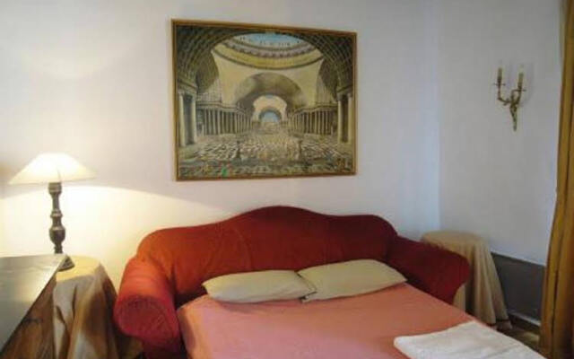 One-Bedroom Apartment Downtown