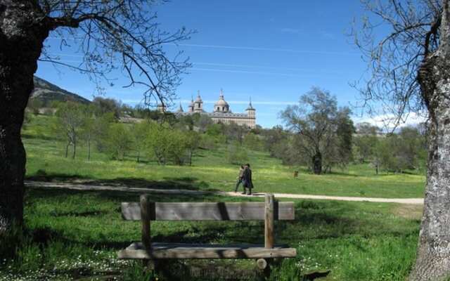 La Casa Roja De El Escorial