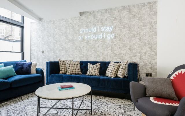 The Camden Chalet - Bright & Modern 3bdr Home With Balcony