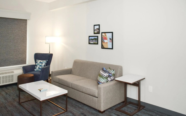 Four Points by Sheraton Fayetteville Fort Liberty