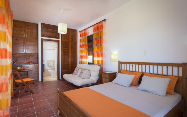 Cristelia Luxury Sea Front & Pool Villa
