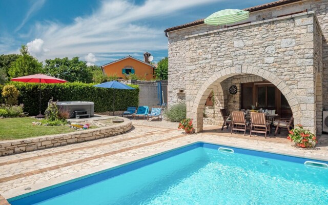 Stunning Home in Vrsar With Wifi and 3 Bedrooms