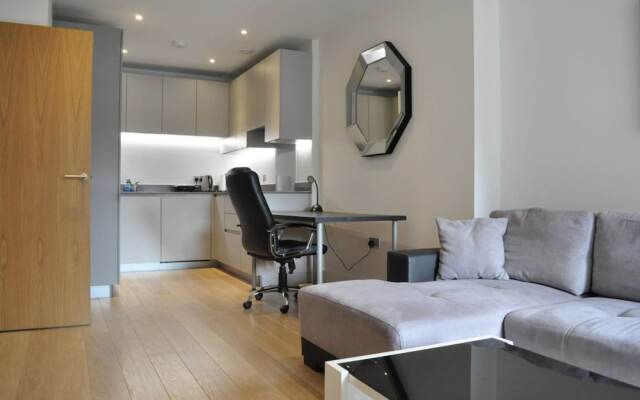 Modern 1 Bedroom Apartment In Brixton With Balcony