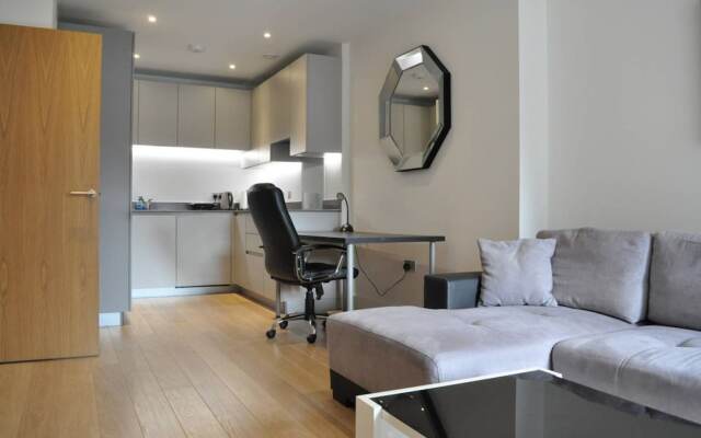 Modern 1 Bedroom Apartment in Brixton With Balcony