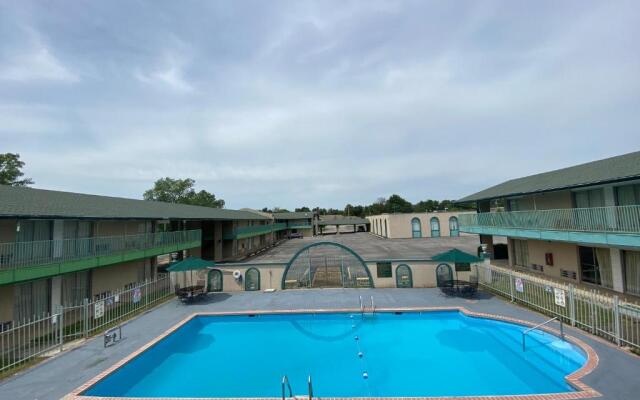 Canterbury Inn & Suites