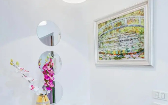 Charming spacious 4BR apt near the sea