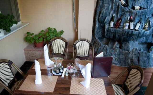 Hotel Dynes