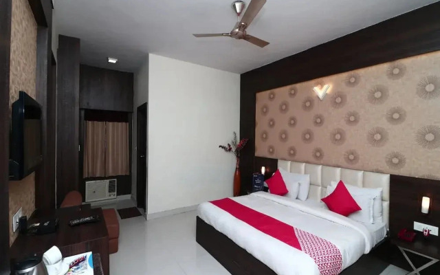 Hotel East Lite by OYO